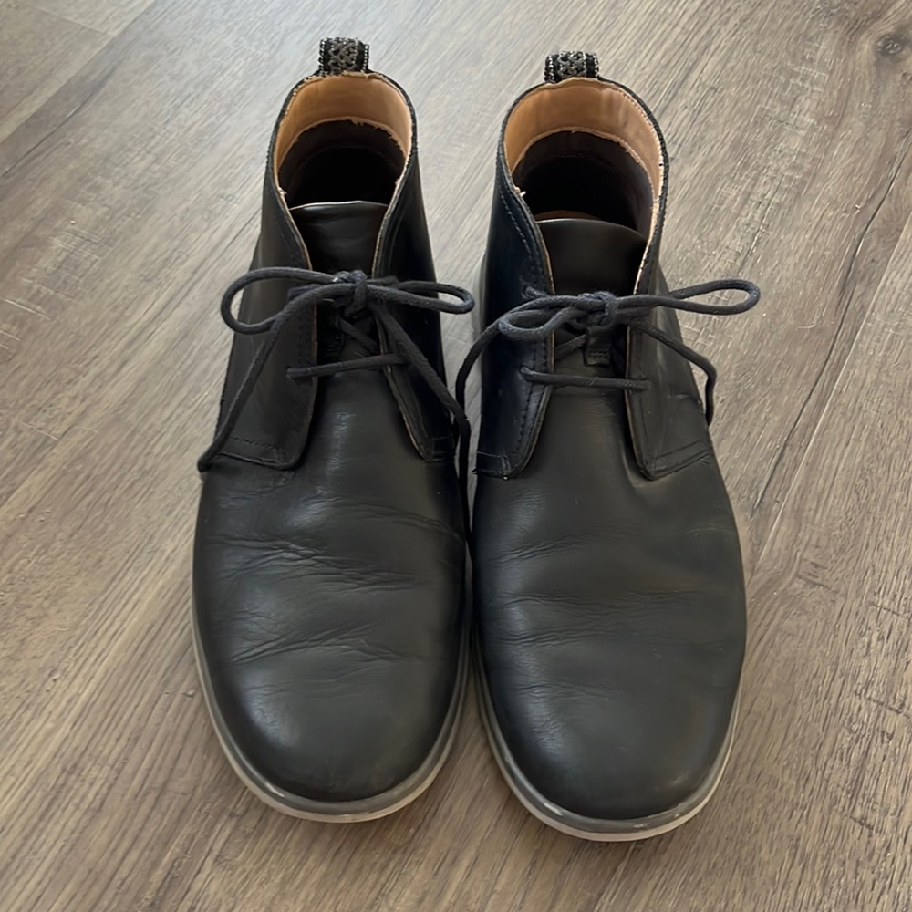 Used Men's Size 11 Leather Ugg boots